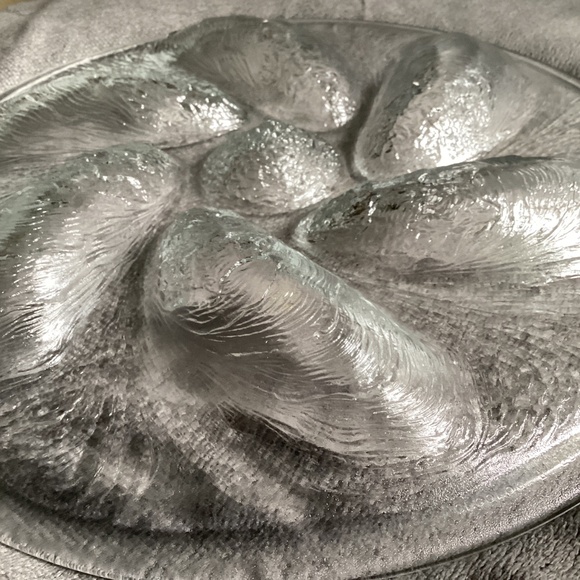 SET OF TWO VINTAGE ARCOROC FRANCE CLEAR GLASS OYSTER PLATES - Picture 6 of 9